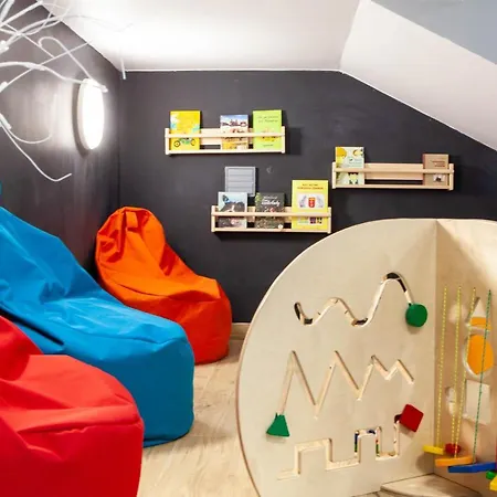Montessori Hostal *
